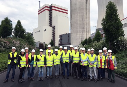 Physiklehrer aus Oberhausen beim Kraftwerksbesuch