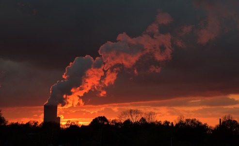 Das Kraftwerk in der Abendsonne